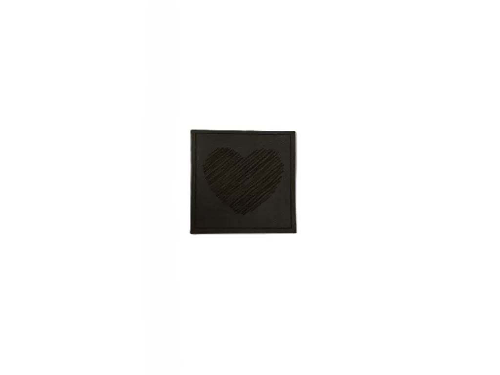 Eko kůže cedulka ŠEDÁ / SRDCE ŠRAFOVANÉ / nášivka 50x50 mm